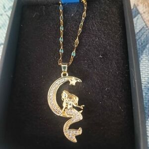 Elegant Gold Mermaid Pendant Necklace